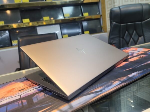 Hp ZBook 15u G5 Core i7 8th Genration imported never used in Pakistan - Image 3